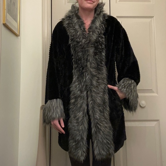 Adrienne Landau Jackets & Blazers - Adrienne Landau black and gray faux fur coat v-neck with faux fur trim